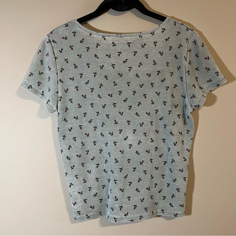 ✨ American Eagle Women’s Light Green Floral V Neck Top Small - Picture 6 of 8